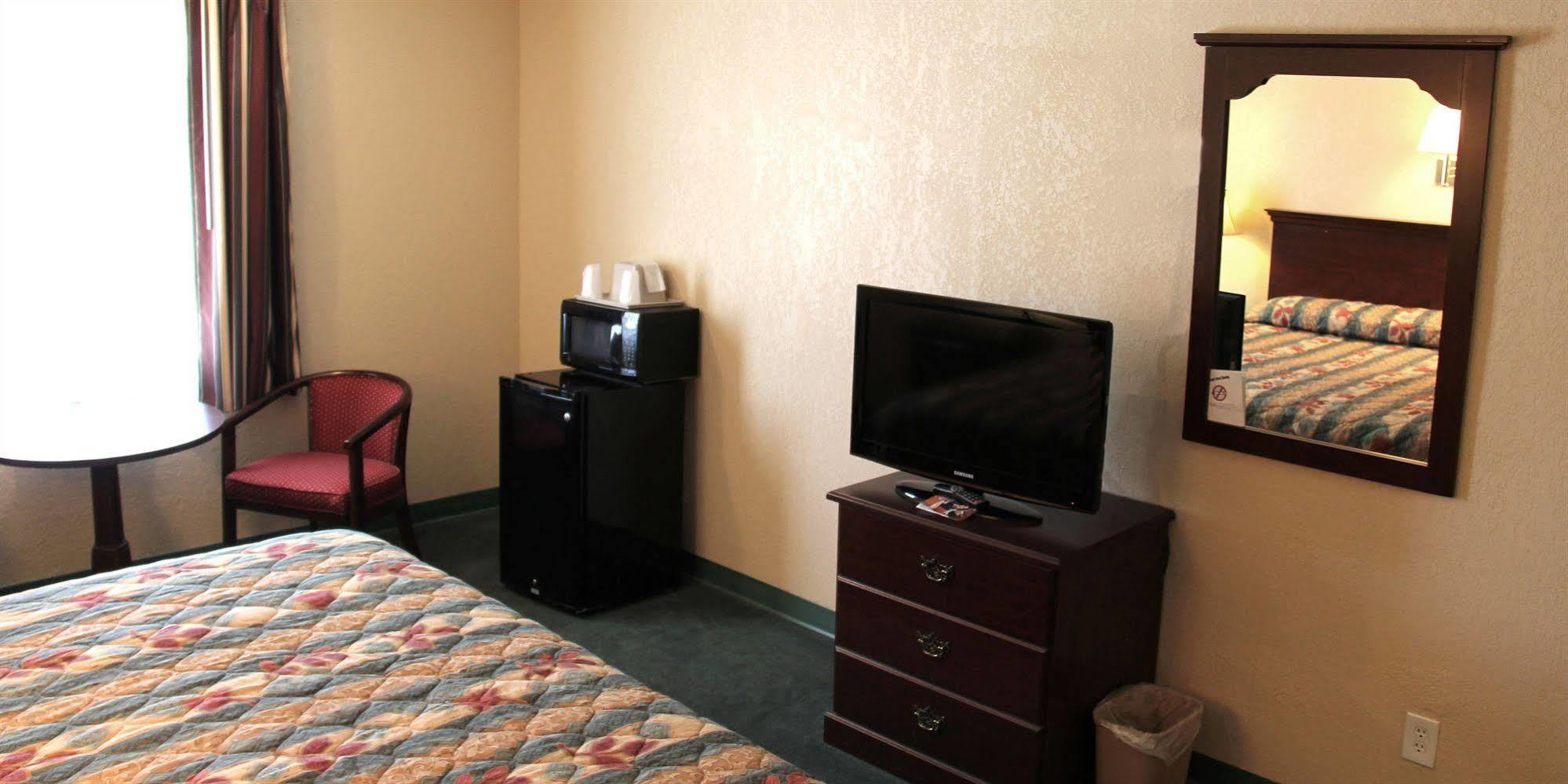 Baymont By Wyndham Deming Hotel Bagian luar foto