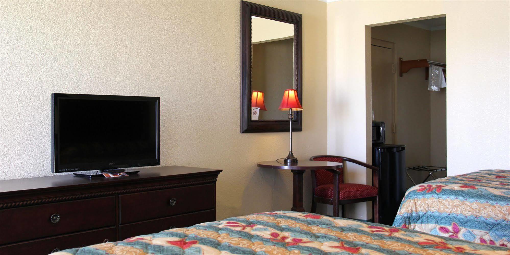 Baymont By Wyndham Deming Hotel Bagian luar foto